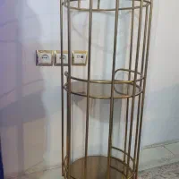 استند کنار سالنی