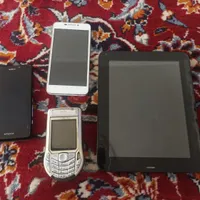 سه عدد موبایل و یک تبلت