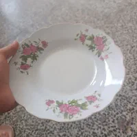 تعدادی ظروف چینی