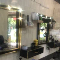 آینه و کشو آرایشگاهی مشکی و طلایی