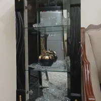 ویترین سه طبقه مشکی در حد نو
