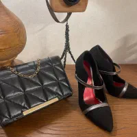 تعدادی کفش