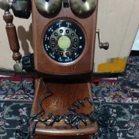 تلفن قدیمی چوبی دیواری