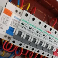 برقکار ساختمان و برق کار صنعتی  حضور فوری در محل