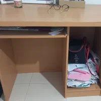 میز تحریر وکامپیوتر