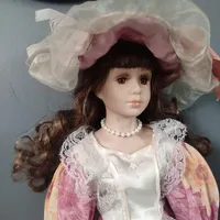 عروسک سرامیکی آنتیک Porcelain Doll|مجسمه، تندیس، ماکت|کرج, اصفهانی‌ها|دیوار
