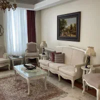 مبلمان کلاسیک همراه با میز نهار خوری