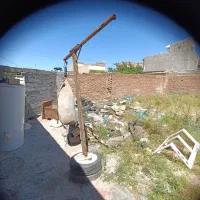 کیسه بوکس ایستاده وبعلش لوله بارفیکس هست دست سازه