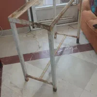 چهار پایه فلزی