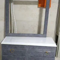 آینه و کمد آرایش