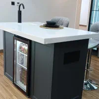 صفحه وبین کابینتی از سنگ کوارتز