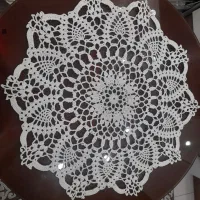 رومیزی گرد رنگ کرم