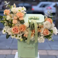 باکس گل کلاه دار گرد مناسب جشن شادی کد ۱۱۲۷ گلاریس