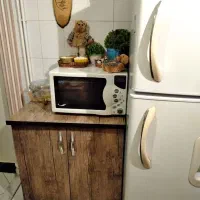 یک عدد کابینت آشپزخانه نو و تمیز بسیار محکم