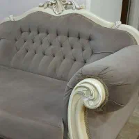 مبلمان کلاسیک و میز وسط