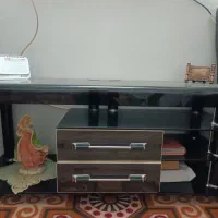 میز تلویزیون شیشه ای