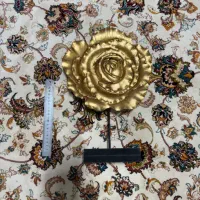 گل طلایی دکوری شیک و زیبا