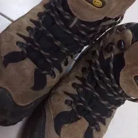یک جفت کتونی کوهنوردی آمریکایی مارک MAX