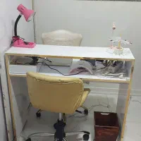 میز کاشت ناخن .نو هست.استفاده نشده.بدون صندلی