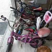 دوچرخه دست دوم به تعدادوتکی به فروش می‌رسد
