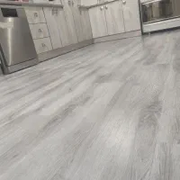 نصاب نصب حرفه‌ای قرنیز پارکت کفپوش چمن ترمو ماربل