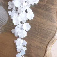 لباس مجلسی با گلبرگ پارچه ای رنگی و گل مصنوعی