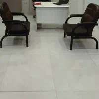 صندلی چرم قهوه ای