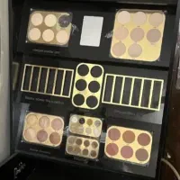 استند آرایشی