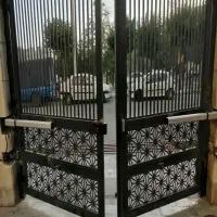 چسباندن لیبل رو جک پارکینگ (هرپلاک ۲۵هزارتومن)