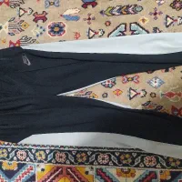 یک شلوار ورزشی