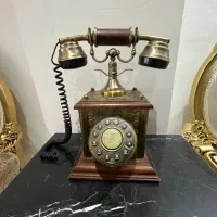 گوشی تلفن سلطنتی سالم با میز تلفن