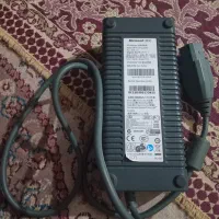 عرض ادب یک عدد آداپتور کاملن سالم