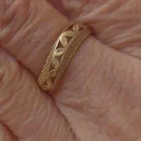 یک عدد انگشتر گم شده