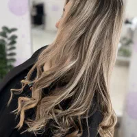رنگ و لایت     احیا مو کراتین و بوتاکس مو