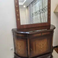 کنسول آینه‌دار کلاسیک چوبی سالم و تمیز