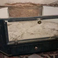 ویترین چوبی قدیمی