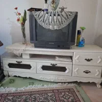 میز تلویزیون سفید رنگ در حد نو