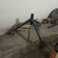 سه پایه چرخ دار