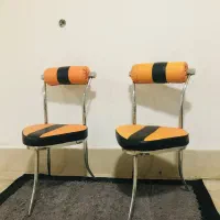 صندلی چرم قدیمی