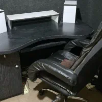 صندلی و میز کامپیوتر یا استودیویی