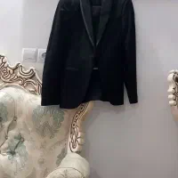 یک دست کت شلواردرحد نو رنگ مشگی جنس پارچه اش خوبه