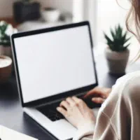 حسابدار پاره وقت و دور کار هستم