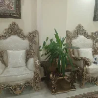 مبل استیل سلطنتی و میز جلو مبلی عسلی
