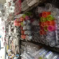 فروشنده خانم با فن بیان قوی و خانم مسلط به فروش