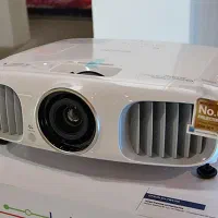 اگه دنبال یه ویدئوپروژکتور خفنی بیا اینجا