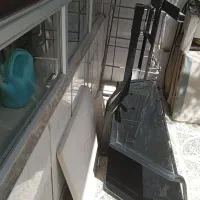 میز تلویزیون ال ای دی فلزی فرانسه ای شیشه دودی.