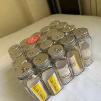 جا ادویه شیشه ای - نو -  با درب نمک پاش چند حالته