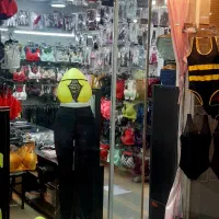 فروشنده خانوم