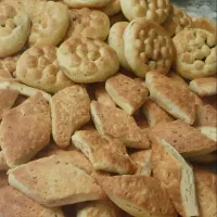 کلوچه سنتی  و ترشی لیته بادمجان