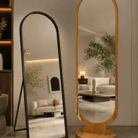 آیینه گردون ایستاده